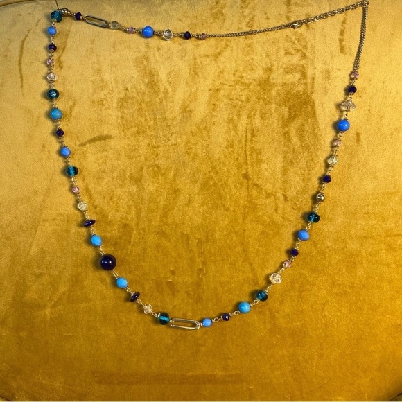 BNWT glass beads and gold tone elongated necklaces. So pretty. - Picture 9 of 16